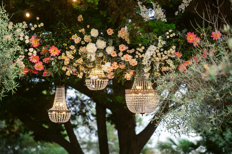 seaview wedding with the most stylish sweet heart table