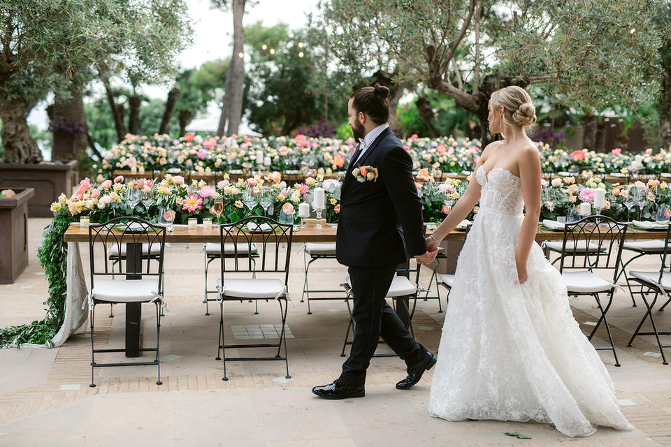 seaview wedding with the most stylish sweet heart table
