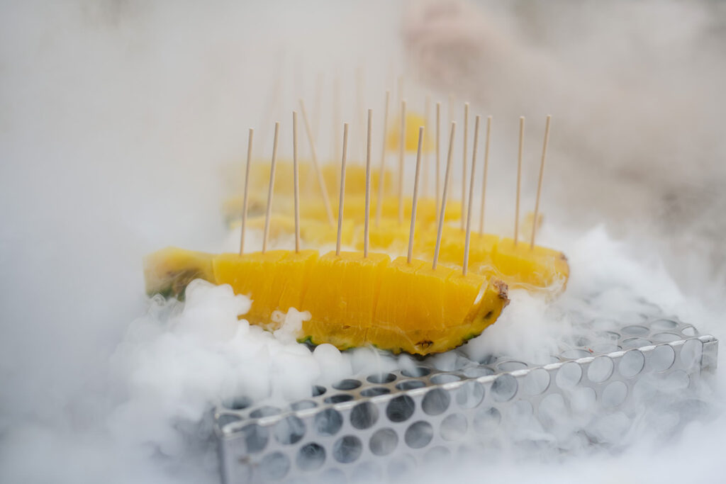 seaview wedding with the most stylish sweet heart table